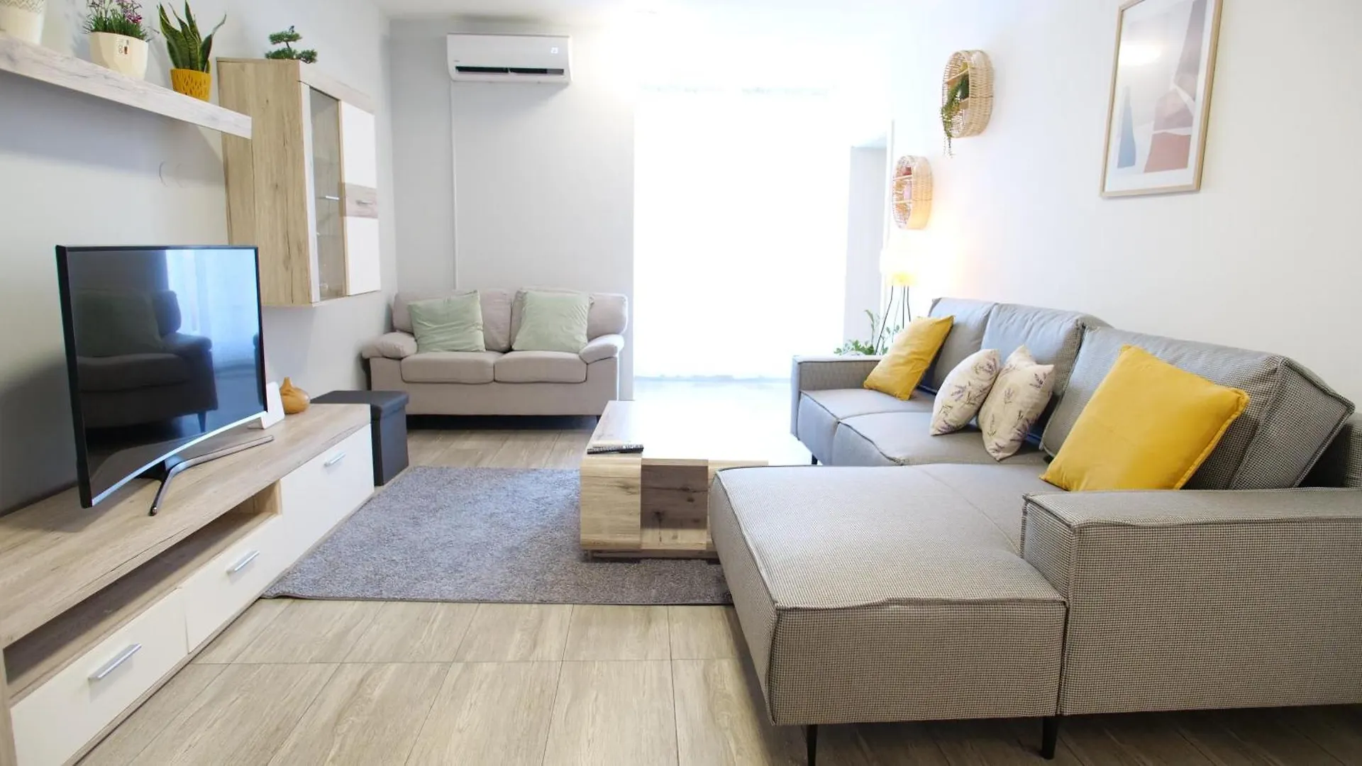 Spacious Apartment With Free Private Parking Pula