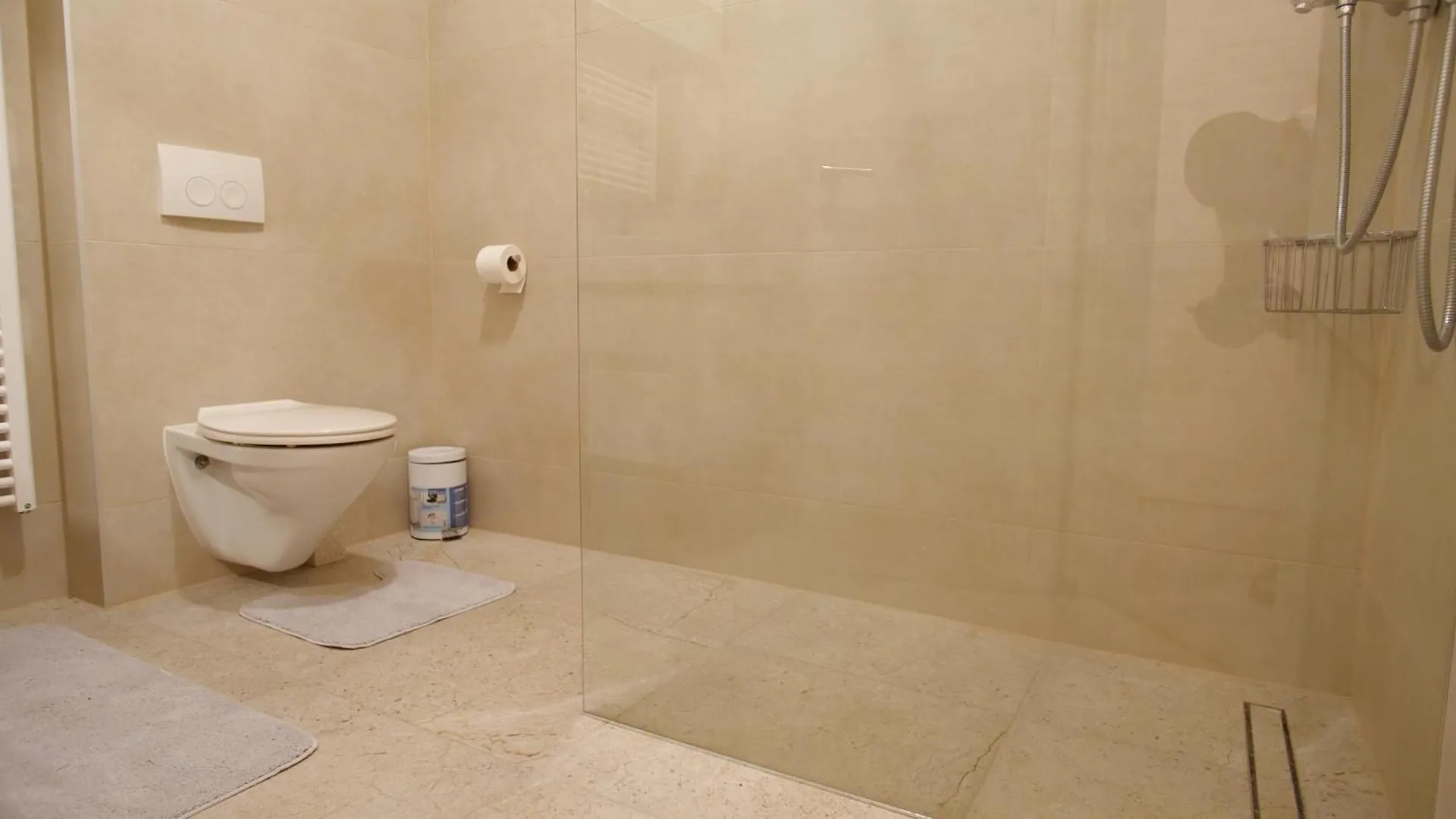 Spacious Apartment With Free Private Parking Pula Croatia