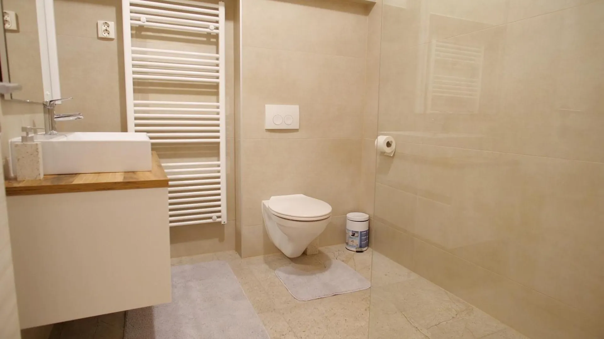 Spacious Apartment With Free Private Parking Pula 0*,