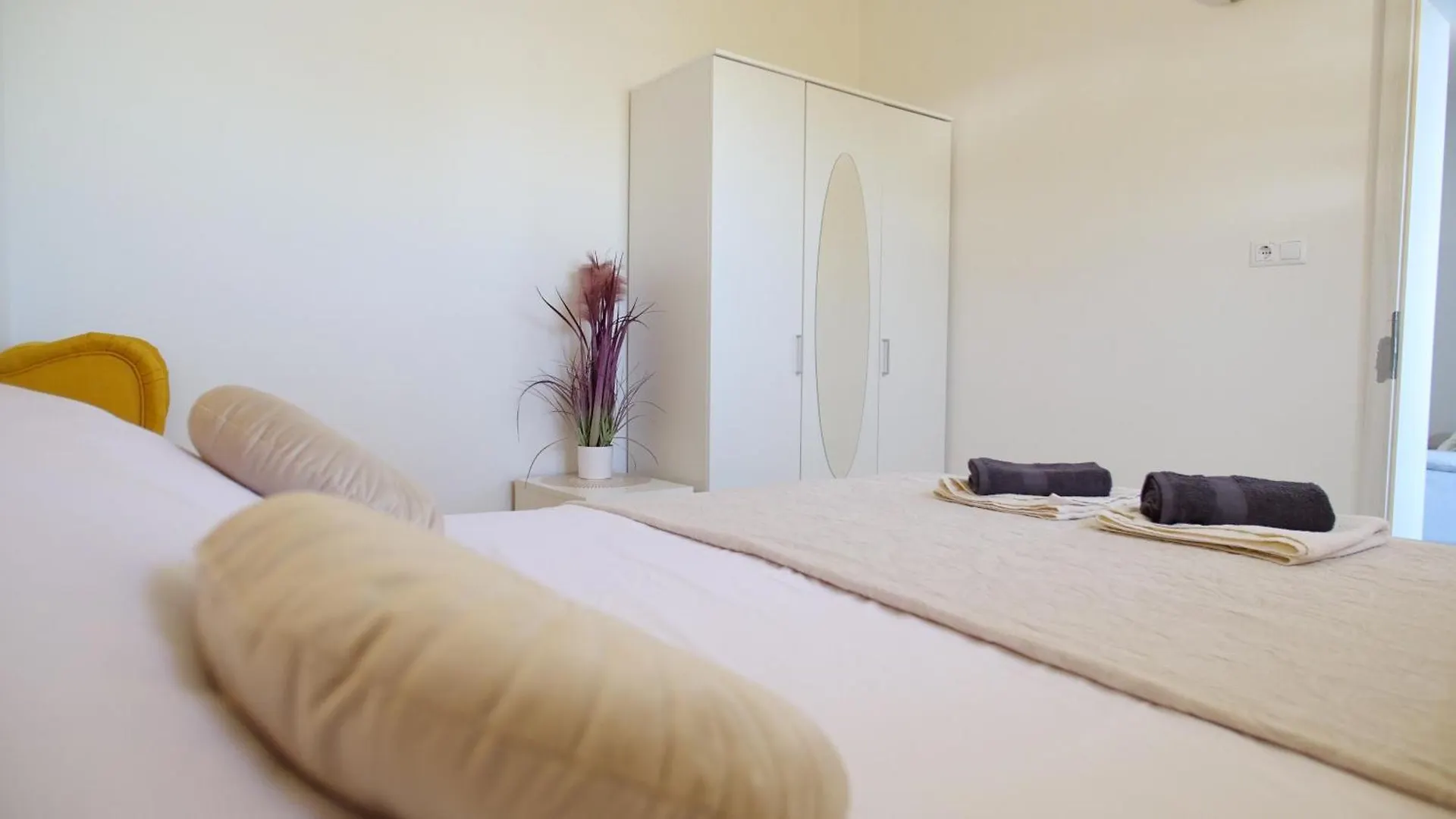 Spacious Apartment With Free Private Parking Pula
